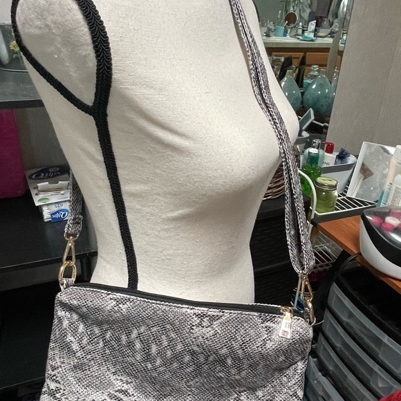 Leather Hobo snake grey and black shoulder bag with detachable cross body purse. - Picture 4 of 8